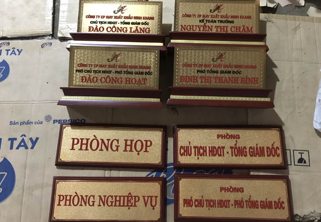 Công ty mica Sơn Nam làm biển inox đồng đẹp giá tốt nhất tại Hà Nội